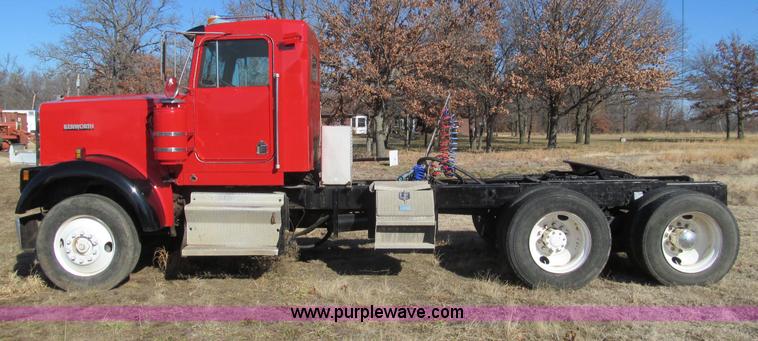 image for item F4686 1987 Kenworth W900 semi truck