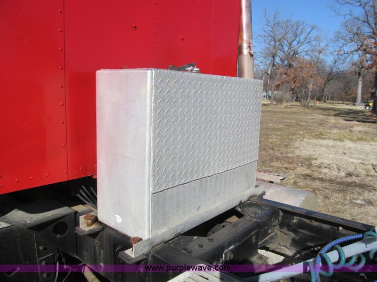 image for item F4686 1987 Kenworth W900 semi truck