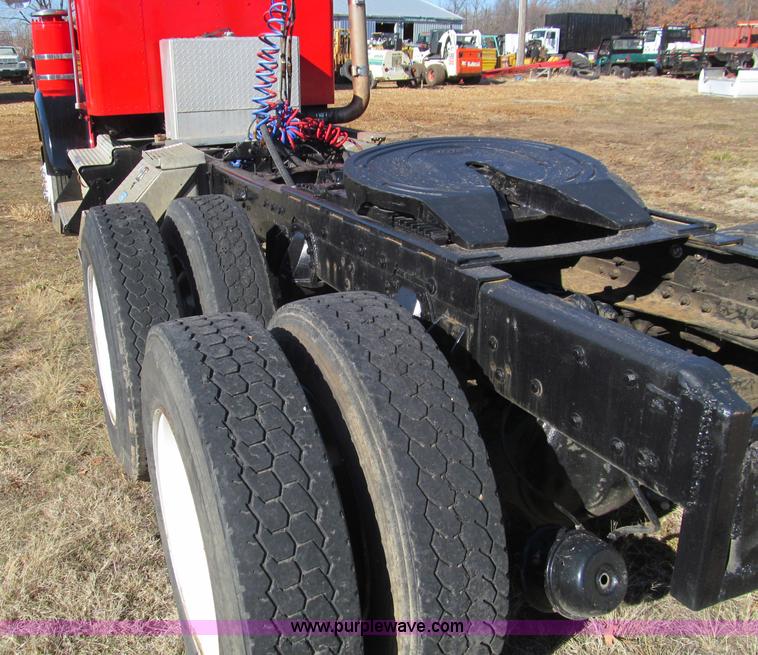 image for item F4686 1987 Kenworth W900 semi truck