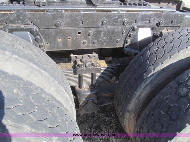 image for item F4686 1987 Kenworth W900 semi truck