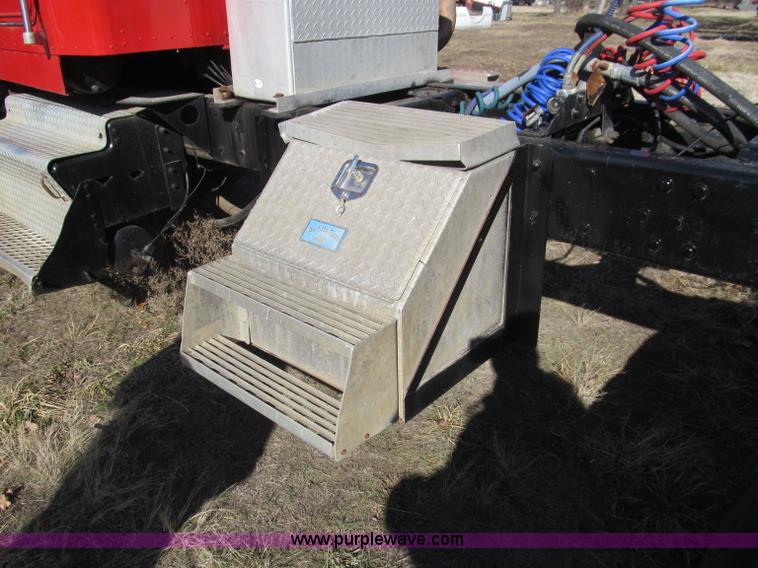 image for item F4686 1987 Kenworth W900 semi truck