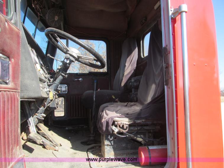 image for item F4686 1987 Kenworth W900 semi truck