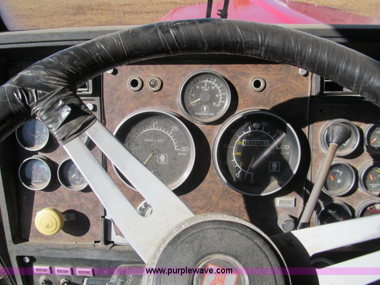 image for item F4686 1987 Kenworth W900 semi truck