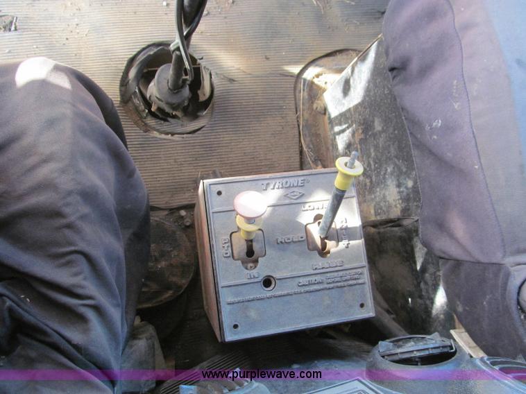 image for item F4686 1987 Kenworth W900 semi truck