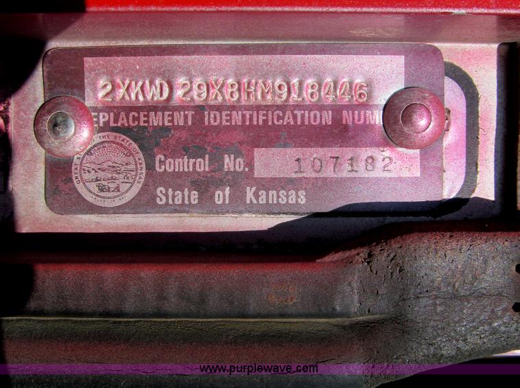 image for item F4686 1987 Kenworth W900 semi truck