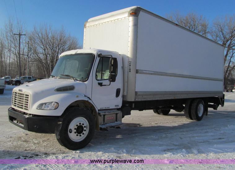 image for item F5888 2007 Freightliner M2 Business Class semi truck