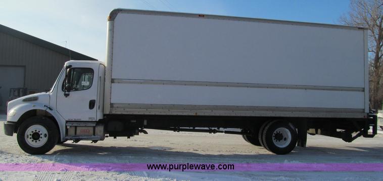 image for item F5888 2007 Freightliner M2 Business Class semi truck