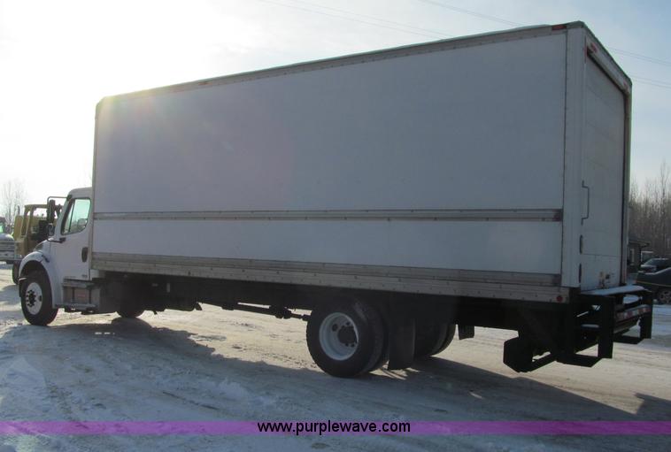 image for item F5888 2007 Freightliner M2 Business Class semi truck