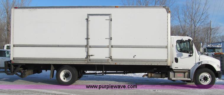 image for item F5888 2007 Freightliner M2 Business Class semi truck