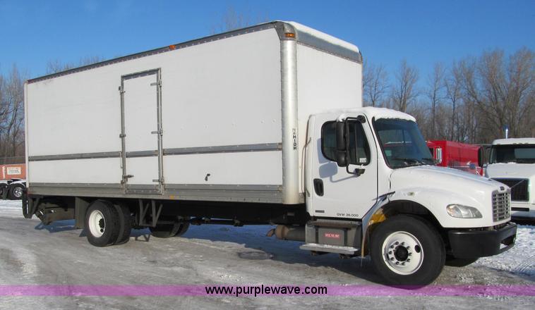 image for item F5888 2007 Freightliner M2 Business Class semi truck