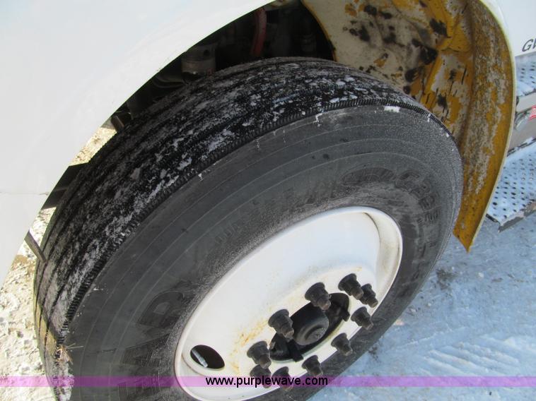 image for item F5888 2007 Freightliner M2 Business Class semi truck