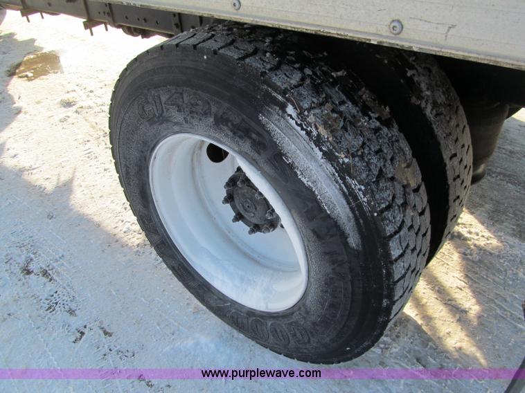 image for item F5888 2007 Freightliner M2 Business Class semi truck