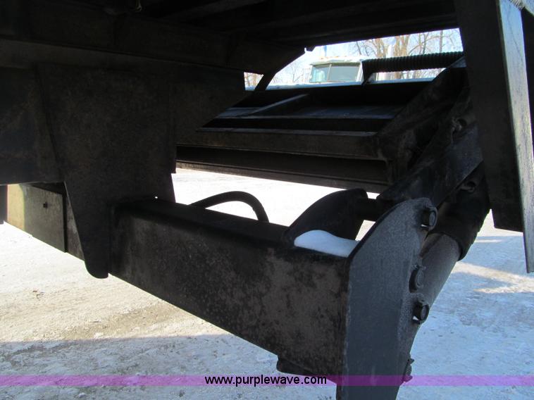 image for item F5888 2007 Freightliner M2 Business Class semi truck