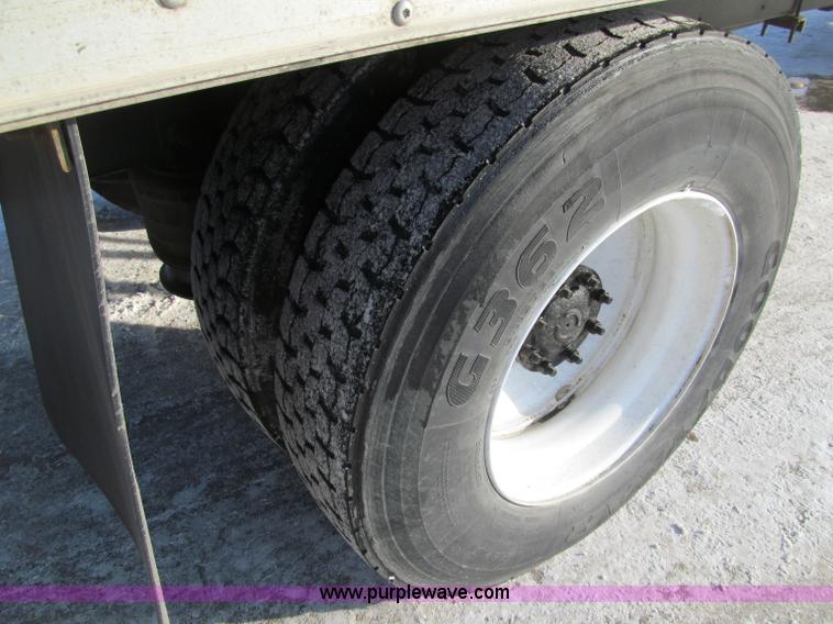 image for item F5888 2007 Freightliner M2 Business Class semi truck