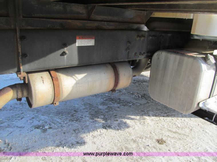 image for item F5888 2007 Freightliner M2 Business Class semi truck