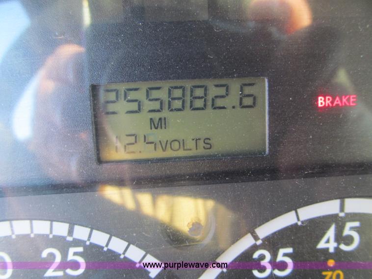 image for item F5888 2007 Freightliner M2 Business Class semi truck