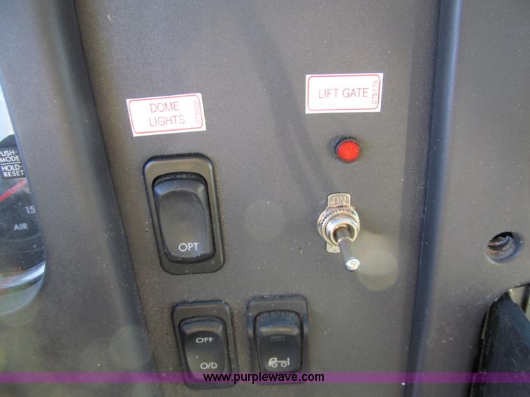 image for item F5888 2007 Freightliner M2 Business Class semi truck