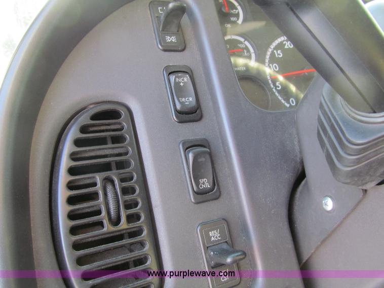 image for item F5888 2007 Freightliner M2 Business Class semi truck