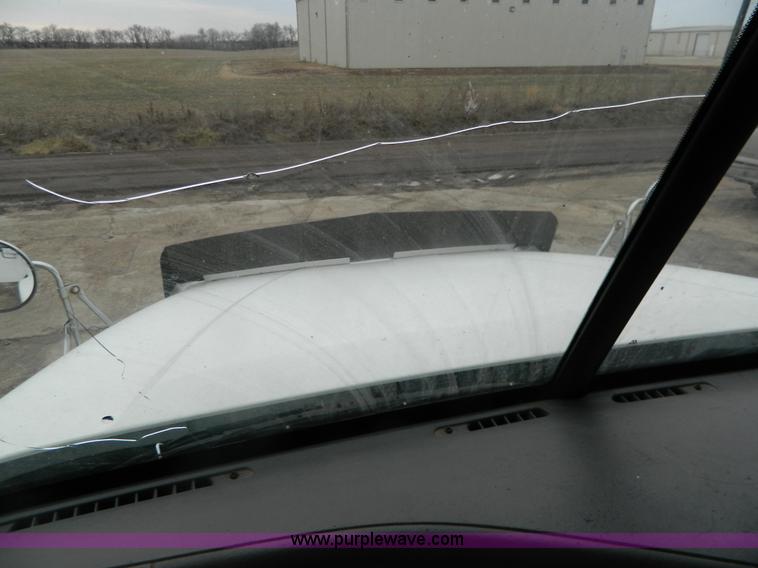 image for item G7610 2001 Freightliner Columbia semi truck