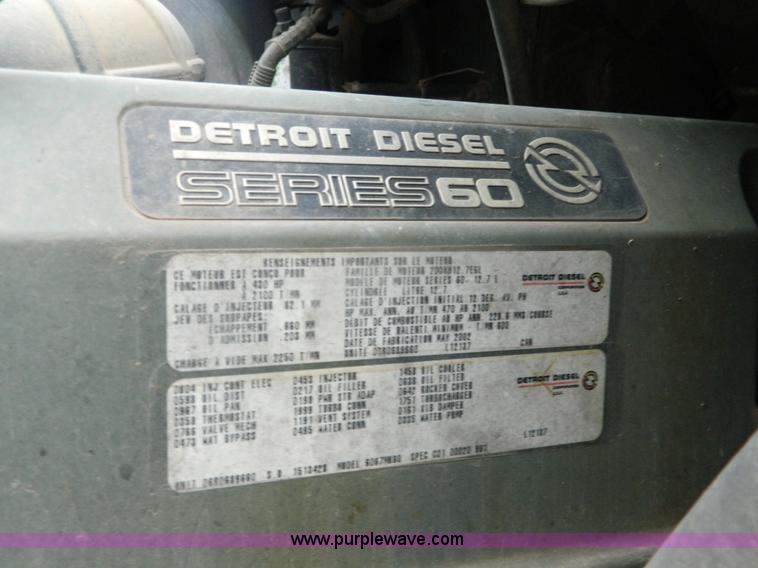 image for item G7610 2001 Freightliner Columbia semi truck