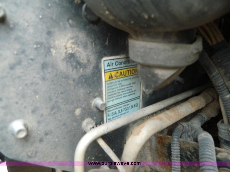 image for item G7610 2001 Freightliner Columbia semi truck