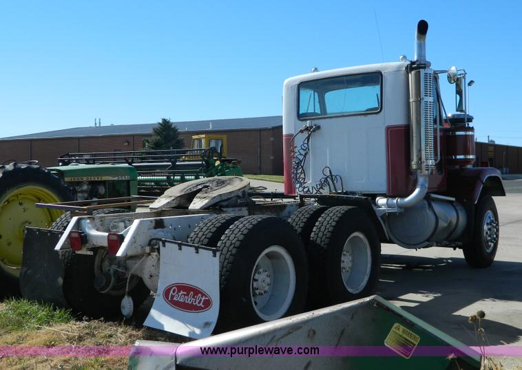 image for item G7622 1979 GMC General semi truck