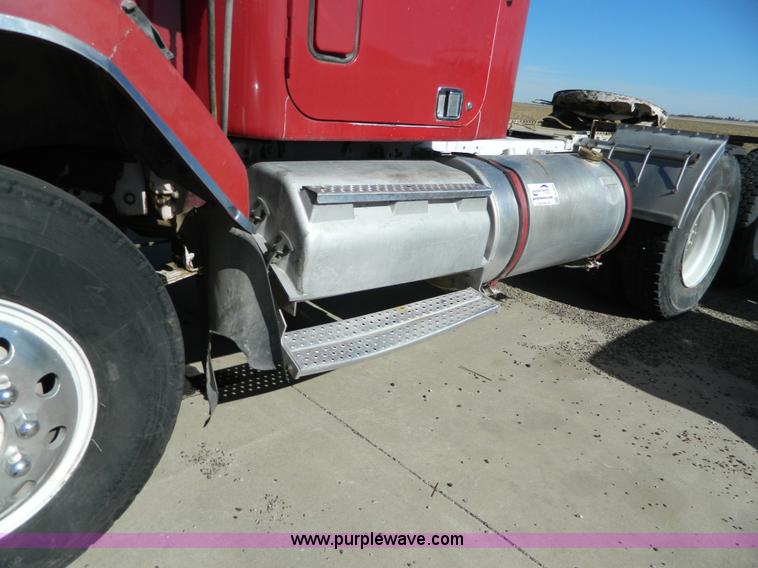 image for item G7622 1979 GMC General semi truck