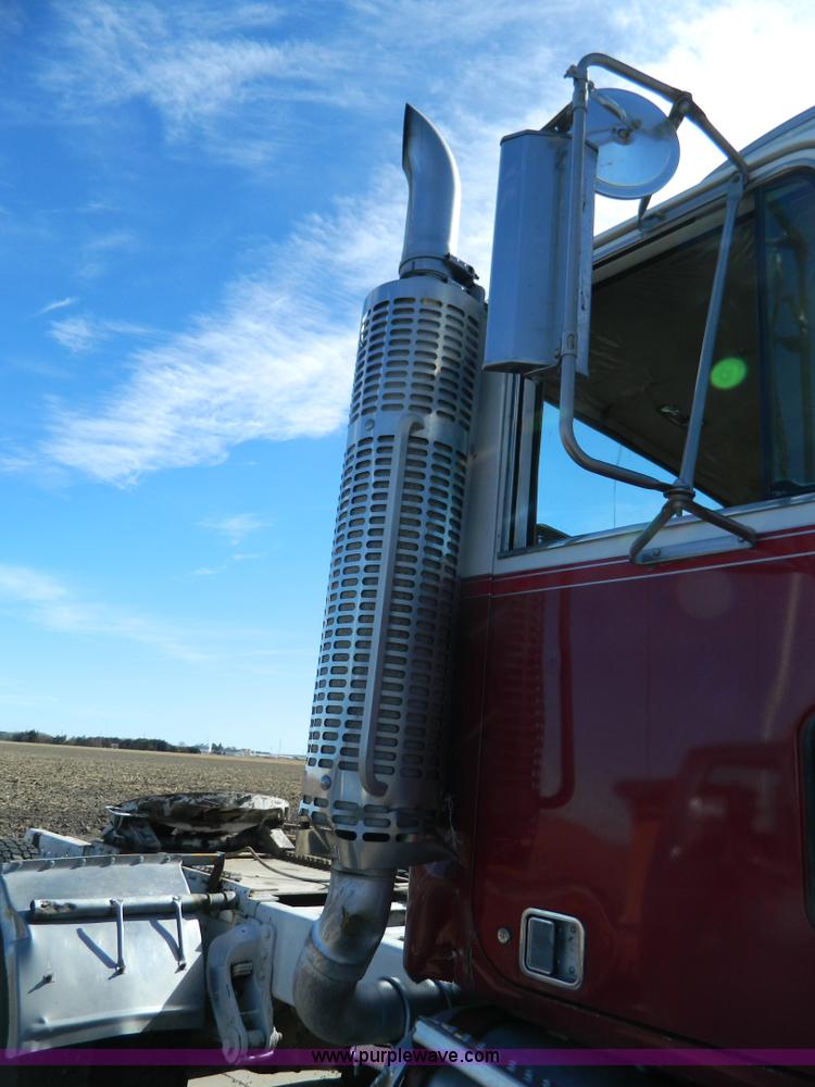 image for item G7622 1979 GMC General semi truck