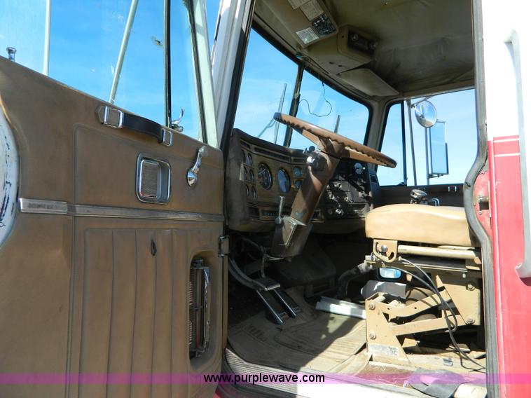 image for item G7622 1979 GMC General semi truck