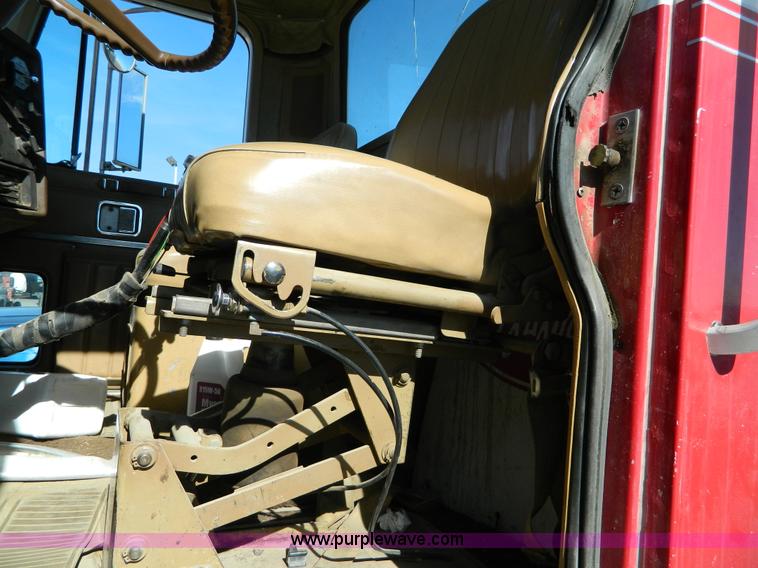 image for item G7622 1979 GMC General semi truck