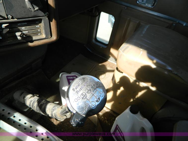 image for item G7622 1979 GMC General semi truck