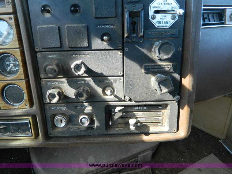 image for item G7622 1979 GMC General semi truck