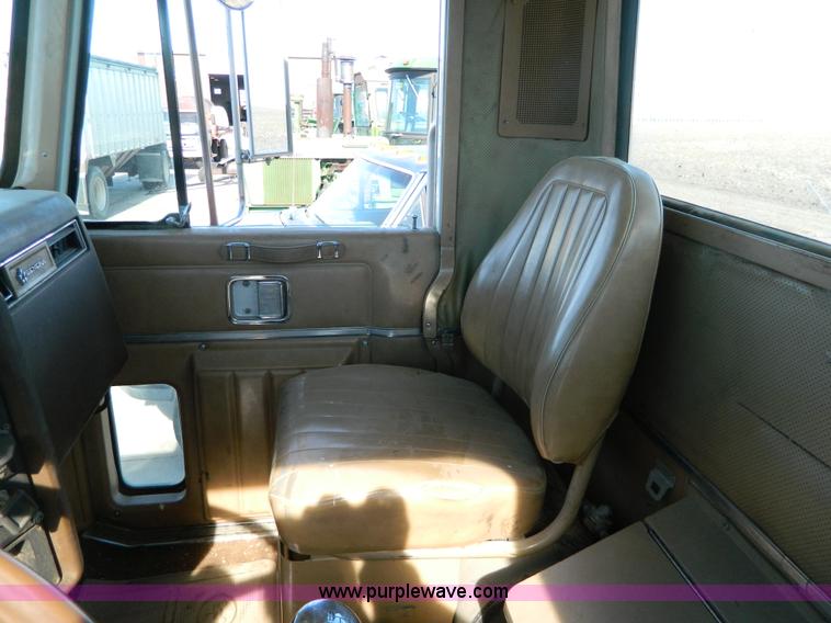 image for item G7622 1979 GMC General semi truck