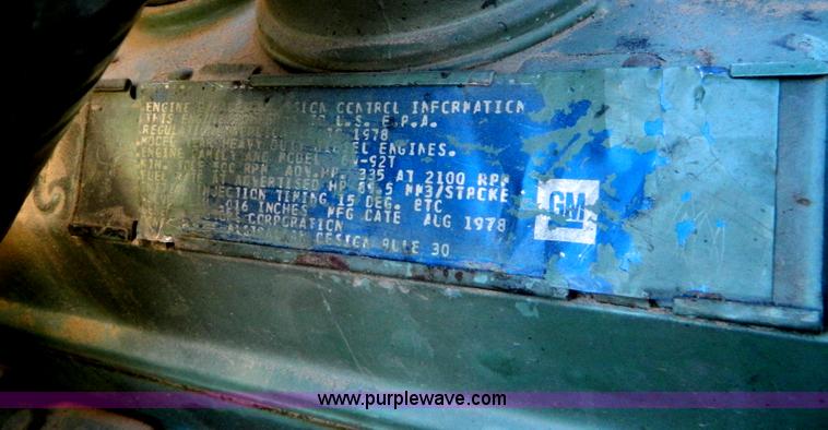 image for item G7622 1979 GMC General semi truck