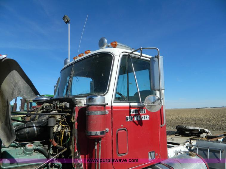 image for item G7622 1979 GMC General semi truck