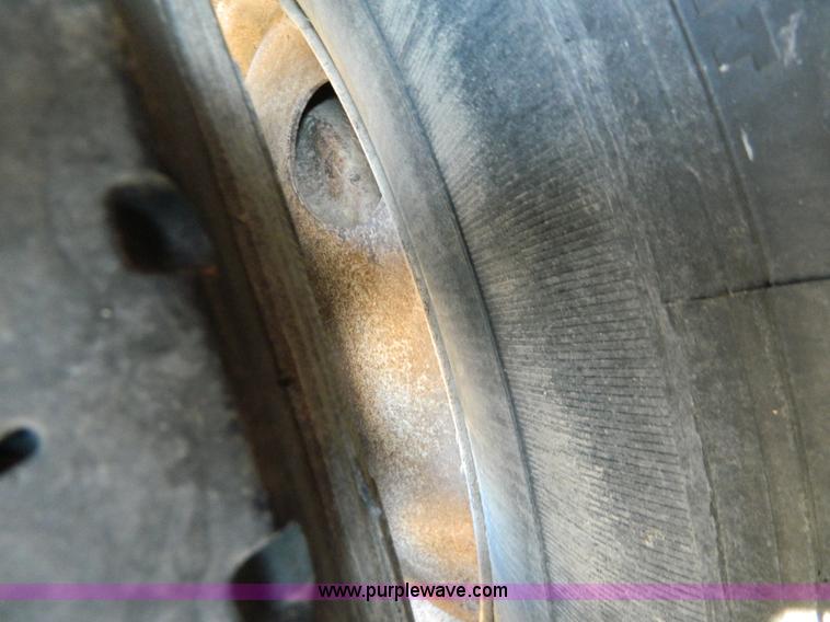 image for item G7654 1999 Kenworth T600B semi truck