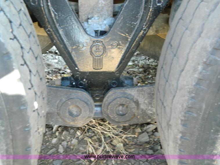 image for item G7654 1999 Kenworth T600B semi truck