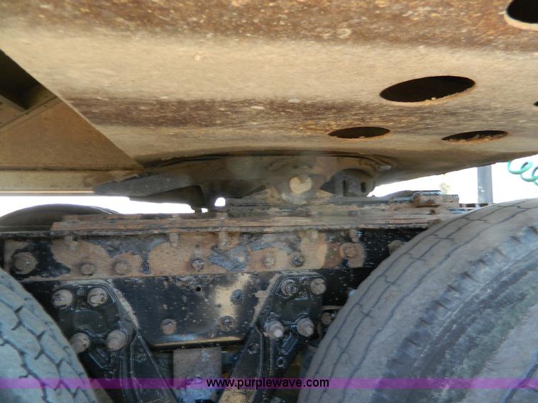 image for item G7654 1999 Kenworth T600B semi truck