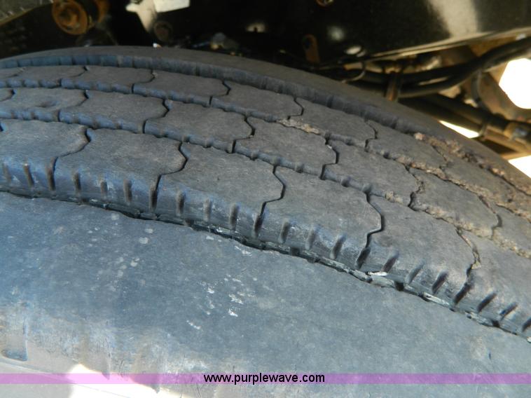 image for item G7654 1999 Kenworth T600B semi truck