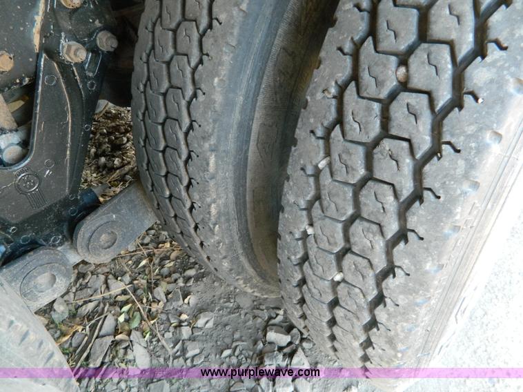 image for item G7654 1999 Kenworth T600B semi truck