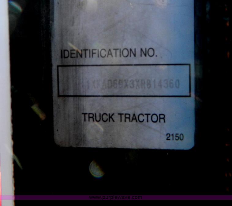 image for item G7654 1999 Kenworth T600B semi truck