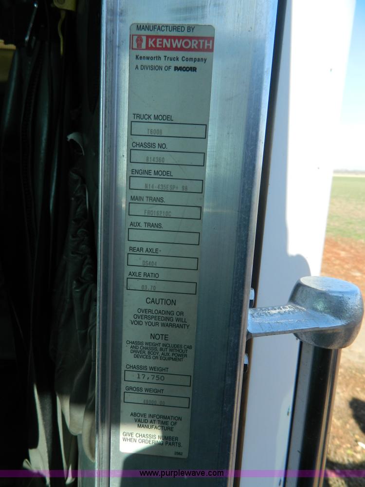 image for item G7654 1999 Kenworth T600B semi truck
