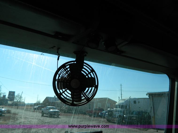 image for item G7654 1999 Kenworth T600B semi truck