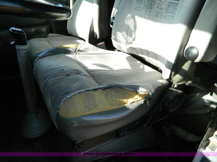 image for item G7654 1999 Kenworth T600B semi truck