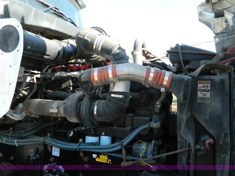 image for item G7654 1999 Kenworth T600B semi truck