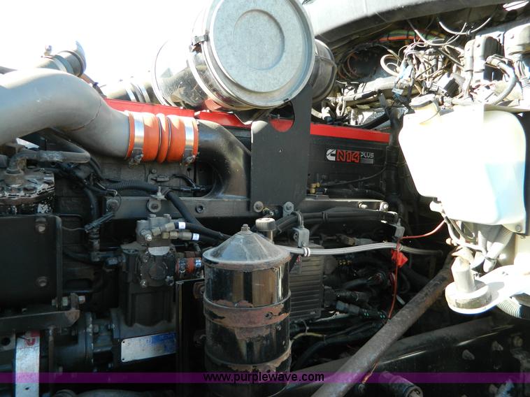 image for item G7654 1999 Kenworth T600B semi truck