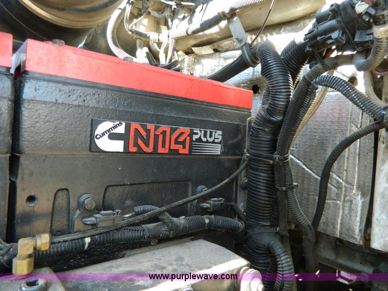 image for item G7654 1999 Kenworth T600B semi truck