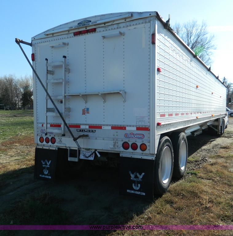 image for item G7655 2001 Wilson Pace Setter 43' double hopper grain trailer