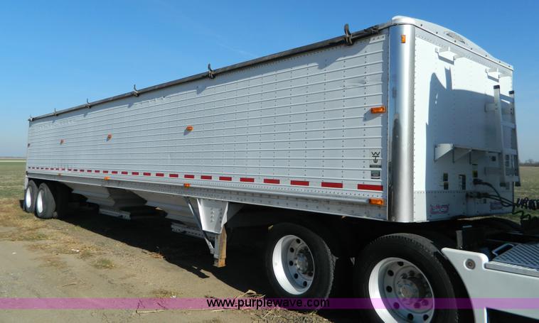 image for item G7655 2001 Wilson Pace Setter 43' double hopper grain trailer