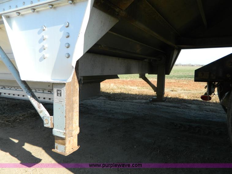 image for item G7655 2001 Wilson Pace Setter 43' double hopper grain trailer